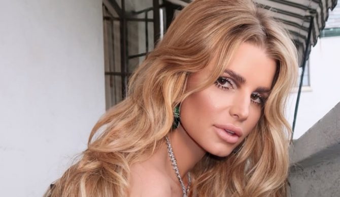 Jessica Simpson świętuje 8 lat trzeźwości: „To nie w walce odnalazłam swoją siłę, lecz w poddaniu się”