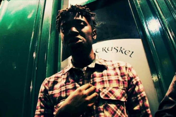 Teledysk: Kele Okereke – „Tenderoni”
