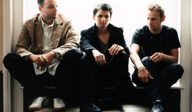 Teledysk: Muse – „Neutron Star Collision (Love Is Forever)”