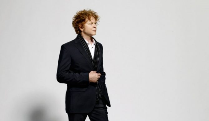 Wokalista Simply Red przeprasza za romanse