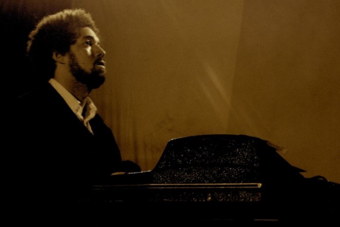 Posłuchaj nagrań Danger Mouse`a i Daniele`a Luppego