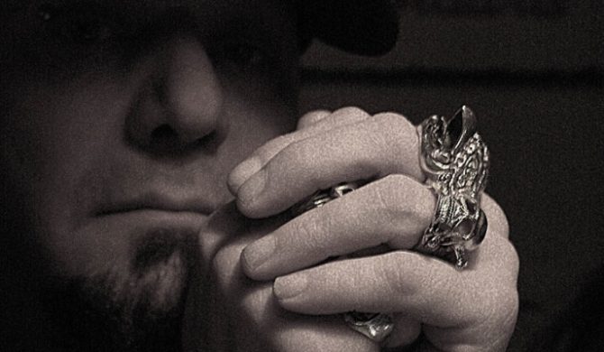 Były wokalista Iron Maiden wolny