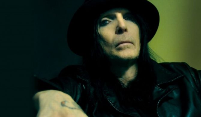 Gitarzysta Motley Crue planuje soulowy album