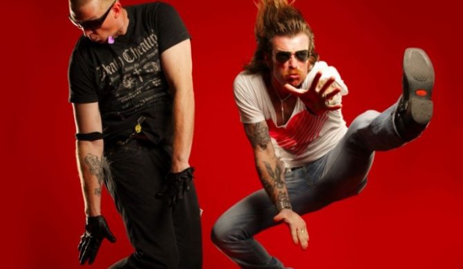 Lider Eagles Of Death Metal wyda solo