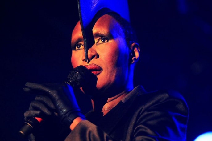 Grace Jones za Amy Winehouse