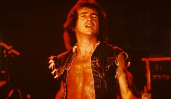 Będzie film o byłym wokaliście AC/DC