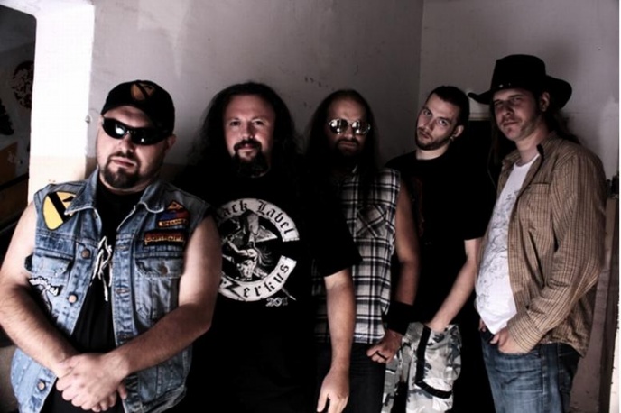 Leash Eye wydadzą w Metal Mind Productions