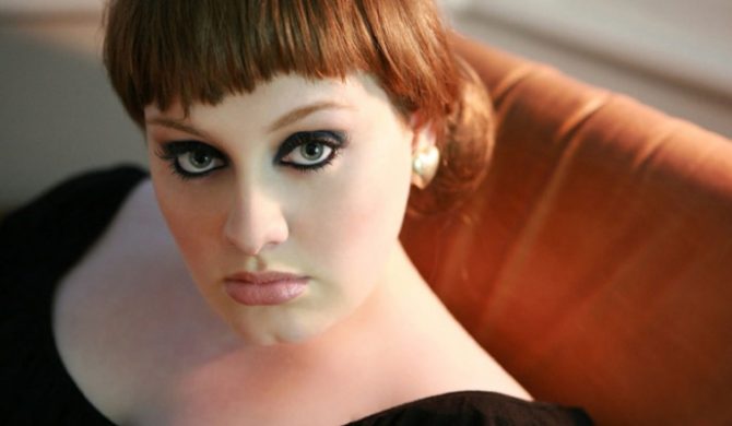 Adele triumfuje na Grammy Awards