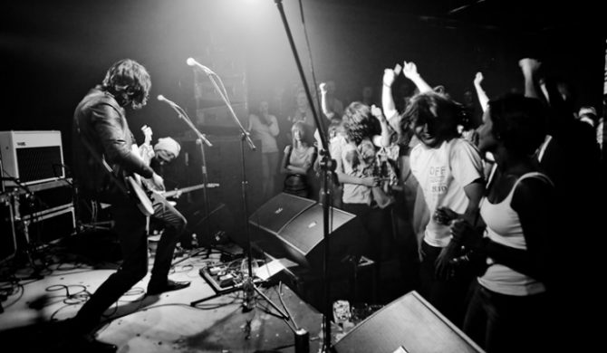 Neony – nowy singiel i koncerty