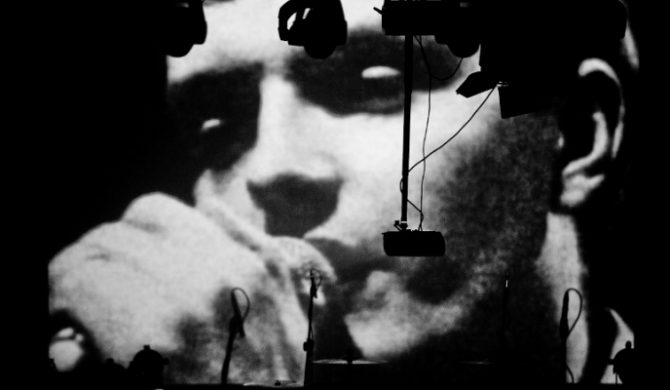 New Order w hołdzie Curtisowi – posłuchaj