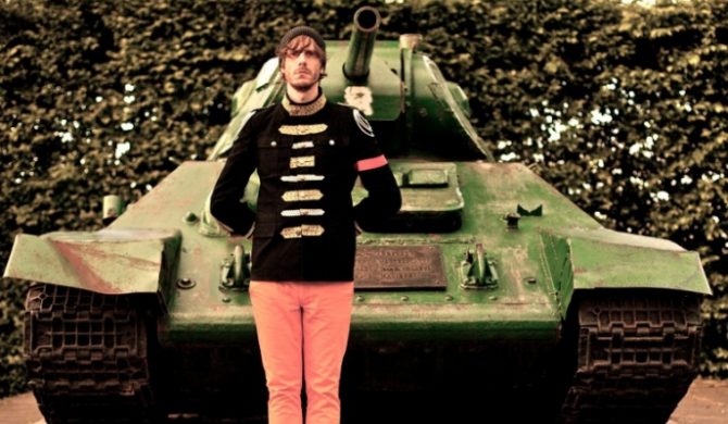 „Sun Shines On” zapowiada drugą płytę Neo Retros