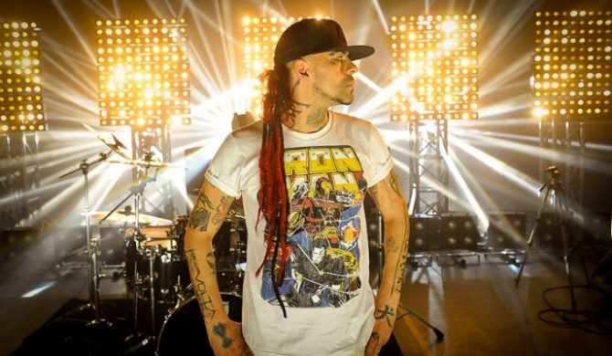 Glaca kolejnym gościem na płycie Slums Attack