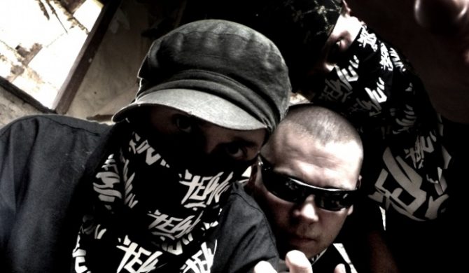 Trzeci Wymiar i Tewu na płycie Slums Attack