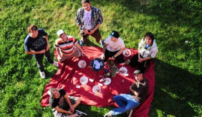 The Mugshots supportem Flogging Molly