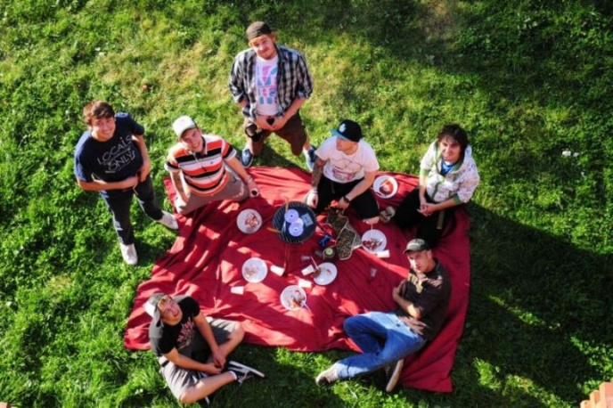 The Mugshots supportem Flogging Molly