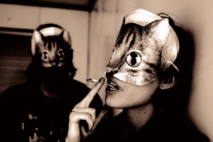 Crystal Castles śpiewają o gniewie Boga – video