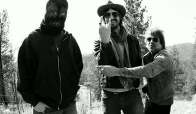 Nowy zespół basisty Pearl Jam – audio