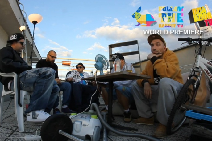 Follow The Rabbit: Premiera premier