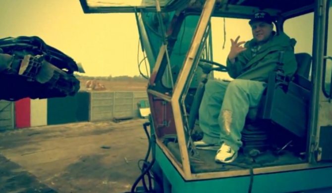 Tede vs MłodyGrzech – „Mama ma mama da” (video)