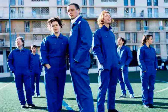 Arcade Fire poza kościołem