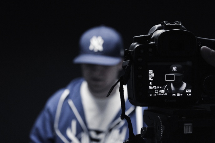 De2s feat. Mor W.A. – „Bez pardonu” (Sans pardon)