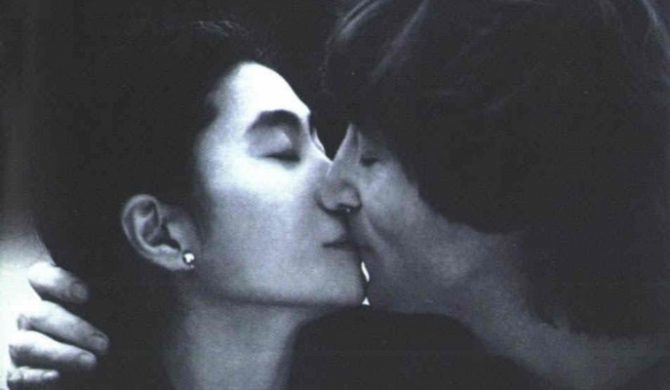 Wyjątkowy egzemplarz albumu Lennona trafił na sprzedaż