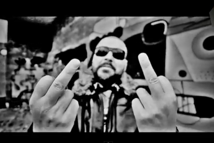 Gural w remiksie White House