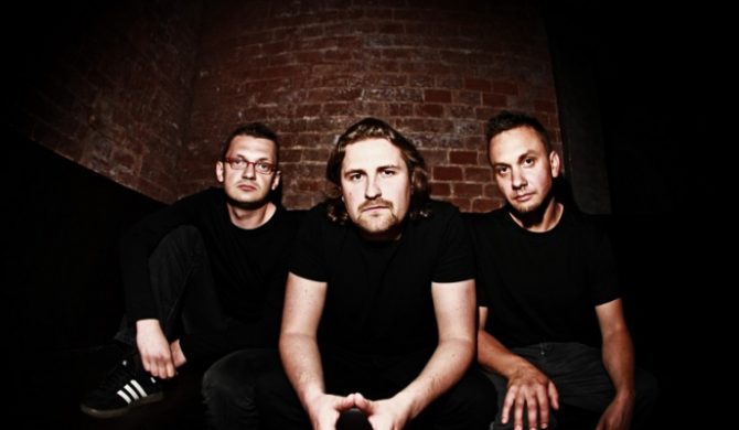 Ocean z międzynarodowym kontraktem z Warner Music Group.