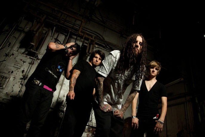 Head prawdopodobnie z Kornem na dłużej