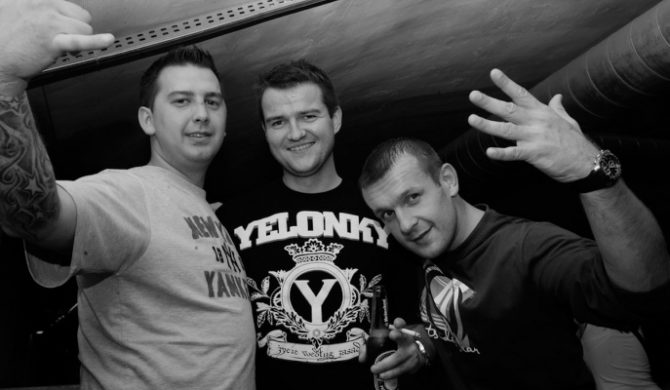 Ekonom pracuje nad solówką