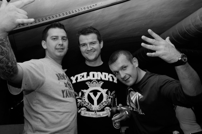 Ekonom pracuje nad solówką