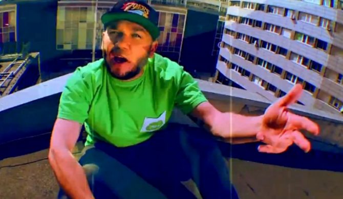 Vienio feat. Sztywny Pal Azji „Nie gniewaj się na mnie Polsko” (video)