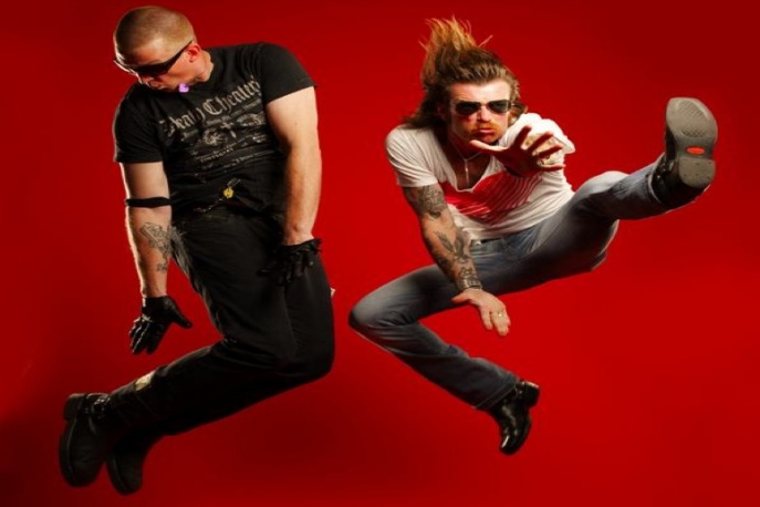 Członek Eagles Of Death Metal solo