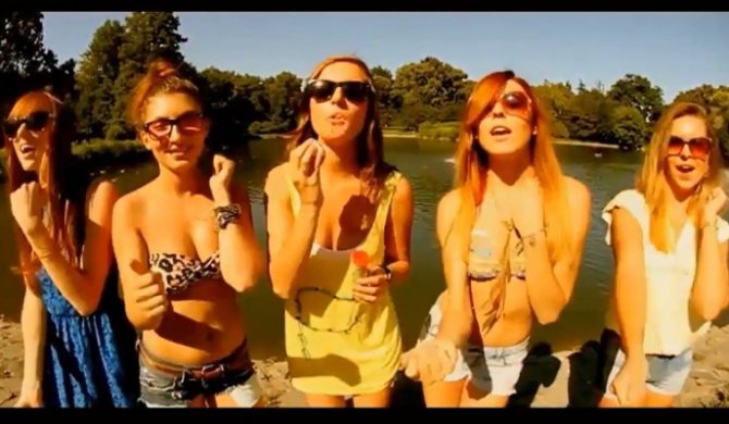 Natural Dread Killaz ft. Adry – „Na Wakacje” (video)