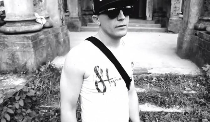 Fani przepytują Kajmana