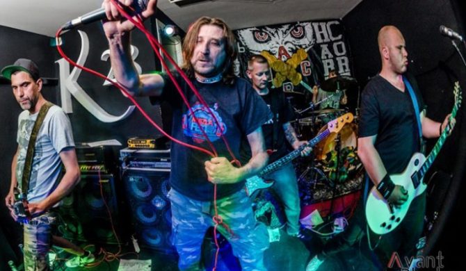 Upside Down i Old Fashioned supportami Bad Religion