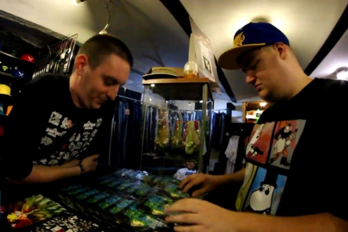 „Kręci Mnie Vinyl 2” podpisane (wideo)