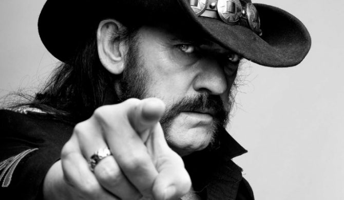 Slash uspokaja „Lemmy czuje się dobrze”