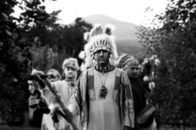 „Drzewo Joshue” – zobacz zdjęcia z planu nowego klipu Viruza