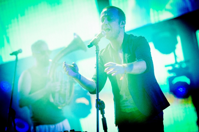 „Grać, nie srać” – Czesław śpiewa promuje nowy album