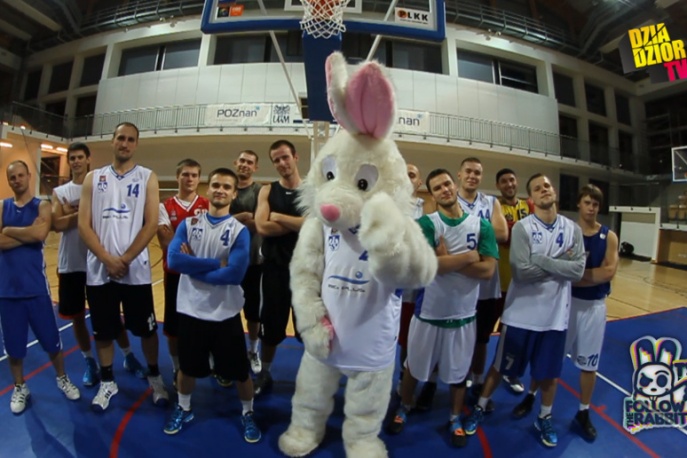 Gural i Rabbit wspierają koszykarzy