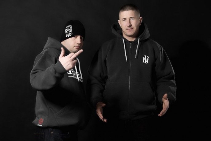 XX-lecie Slums Attack na żywo w sieci