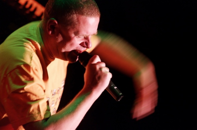 Kazik zmiażdżył Studio