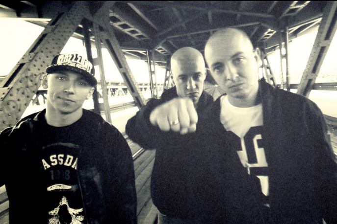 Pasjonaci – „Do góry nogami” feat. Zeus (wideo)