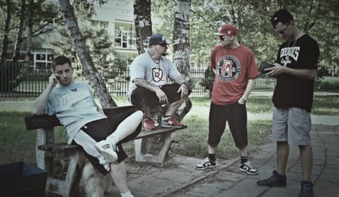 Posłuchaj w Deezer: PTP – „Poezja Twojego Podwórka”