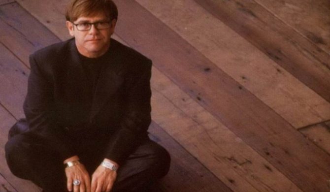 Elton John nie adoptuje