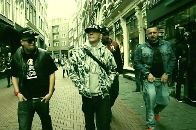 Kajman – „Radio 5G FM” feat. Buszu, Dejan, Borixon, Sitek (wideo)