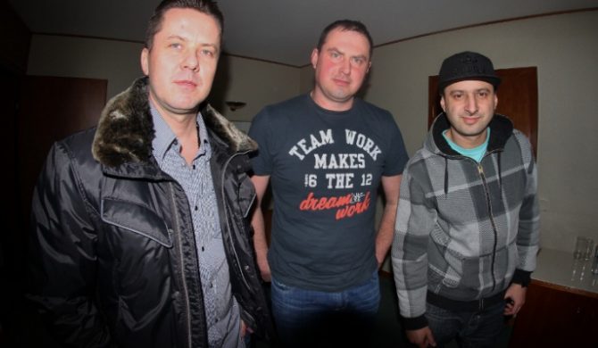 Wujek Samo Zło graczem Proper Records