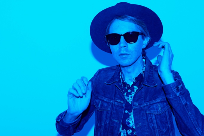 „Waking Light” – nowy singiel Becka