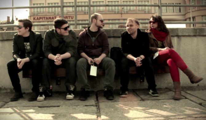 Kind Off – „Dancing Colours” (wideo)